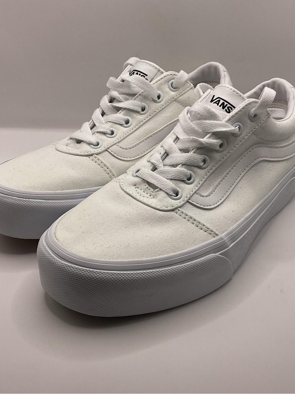 Vans Ward Sneakers Low-Top Lace Up Signature Rubber Waffle Outsole Size Women 10